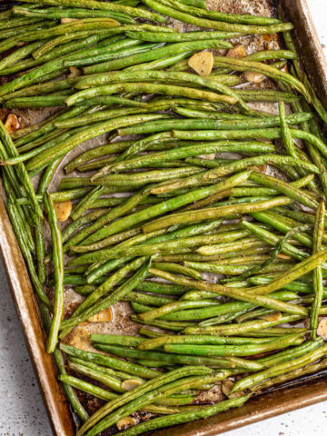Roasted green beans with balsamic vinegar.