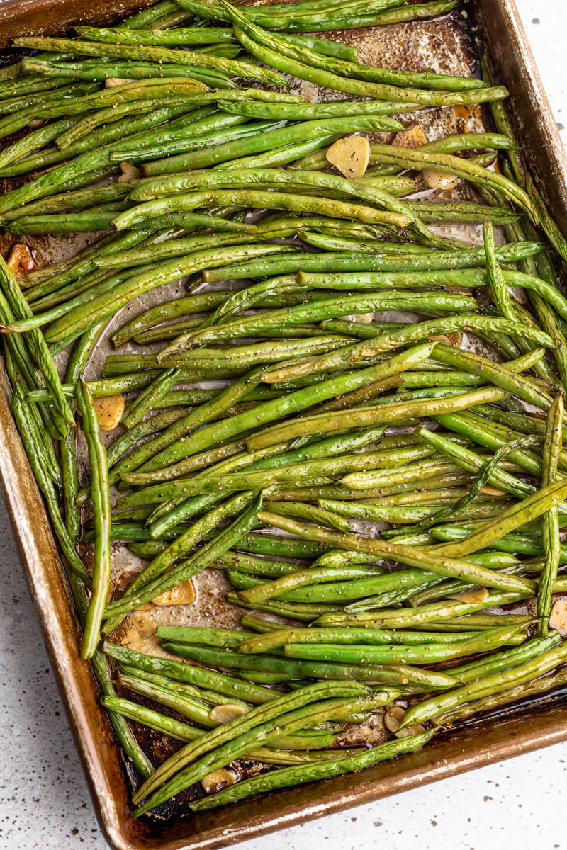 Roasted green beans with balsamic vinegar.
