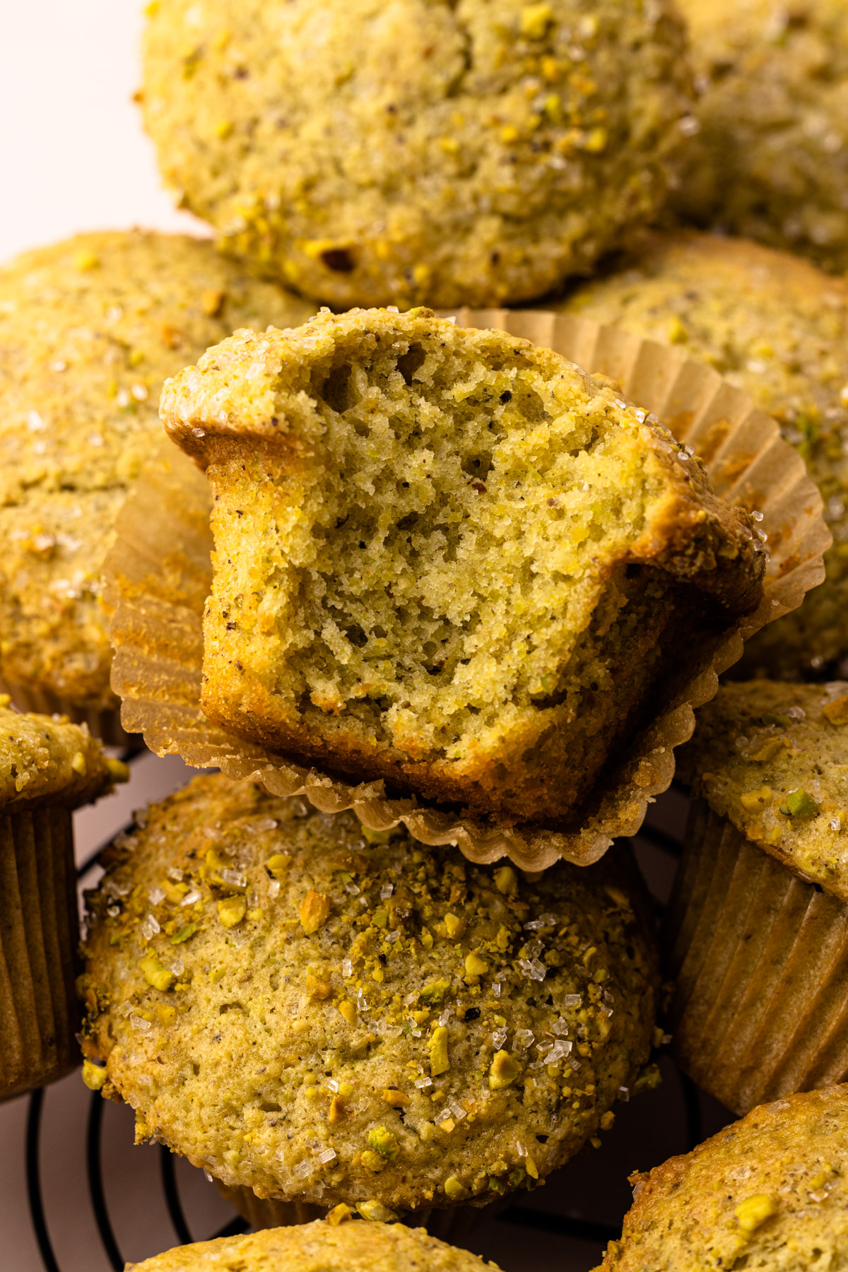 https://everydayfamilyeats.com/wp-content/uploads/2023/03/Pistachio-Muffins-8.jpg