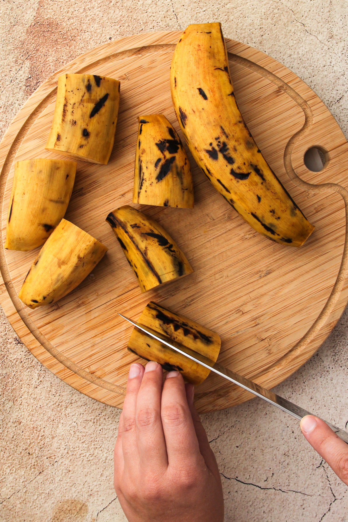 Cutting up ripe plantains for pollo sudado.