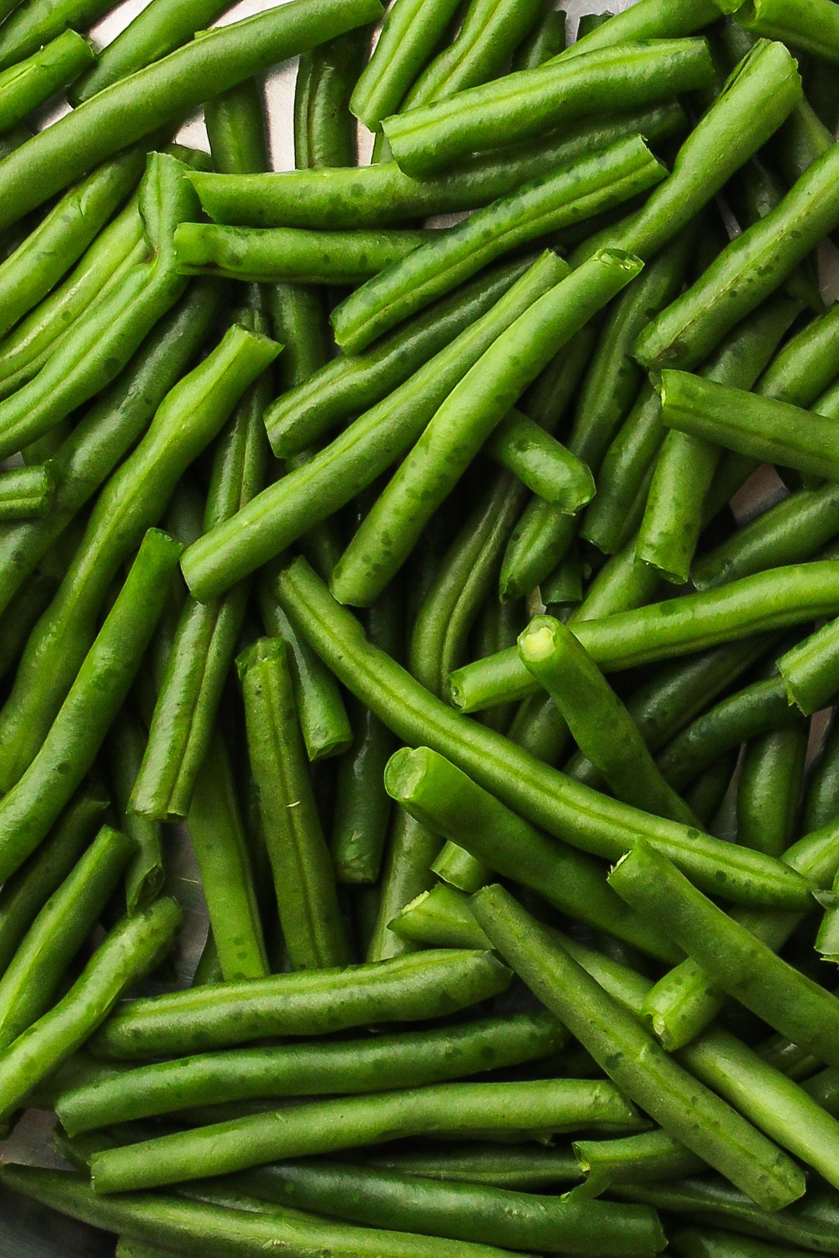 Fresh raw green beans prepped.